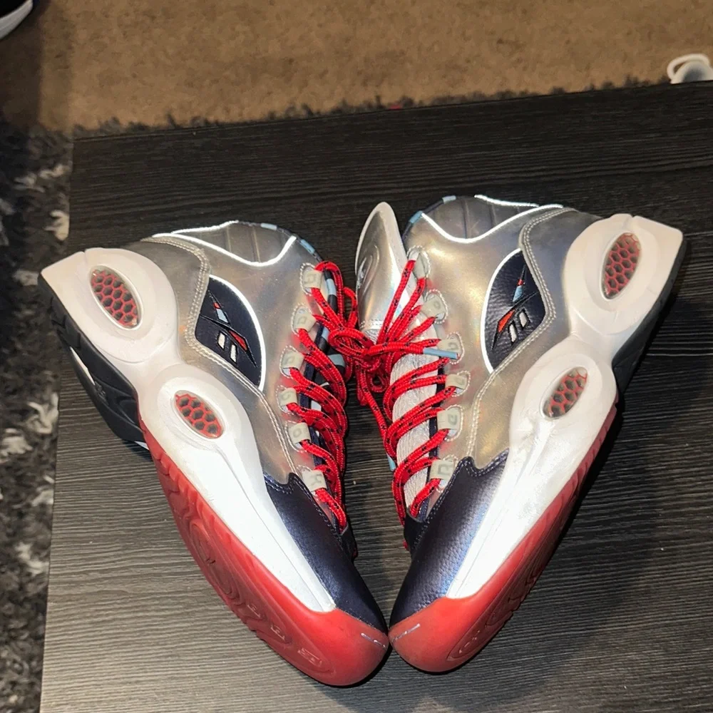 Men Reebok Iverson Stylish Sneakers with Red and Blue Accents - Picture 3 of 6